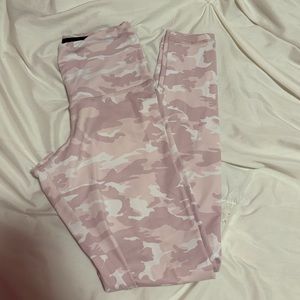 Strut this pink camo leggings
